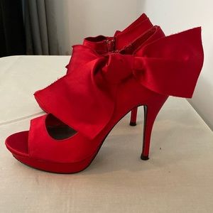 Red, satin, open toe, 5” heel, 1” platform Steve Madden Luxe shoes with side bow